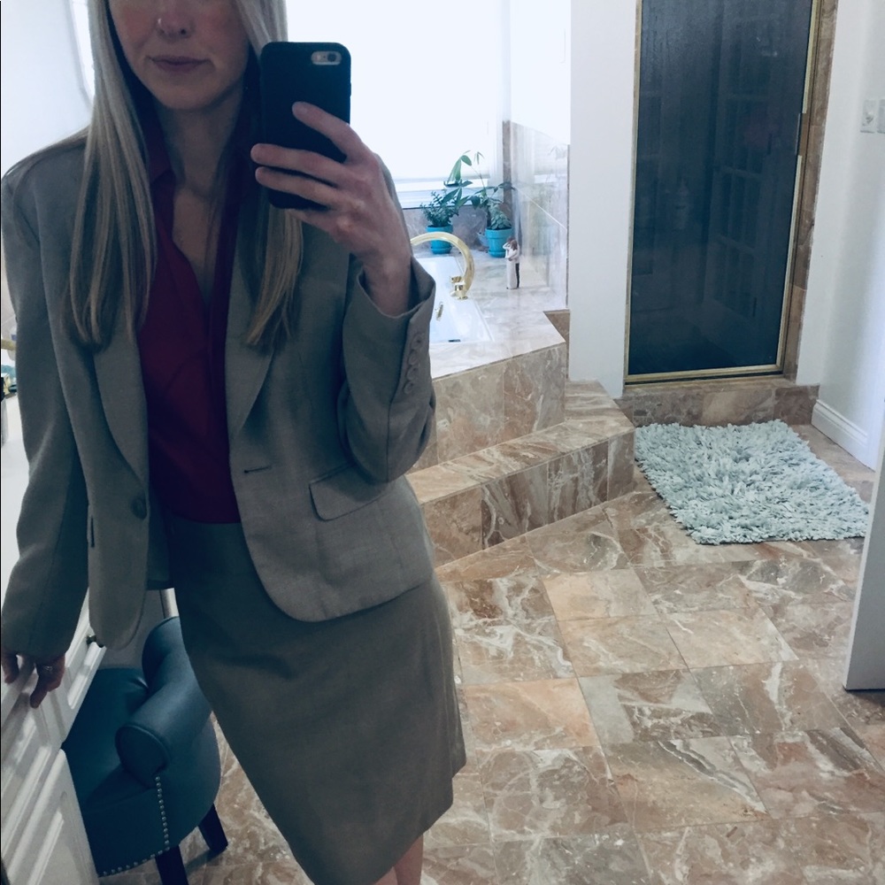 Ann Taylor Beige Skirt.